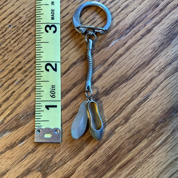 Vintage ballet slipper keychain - Picture 5 of 7